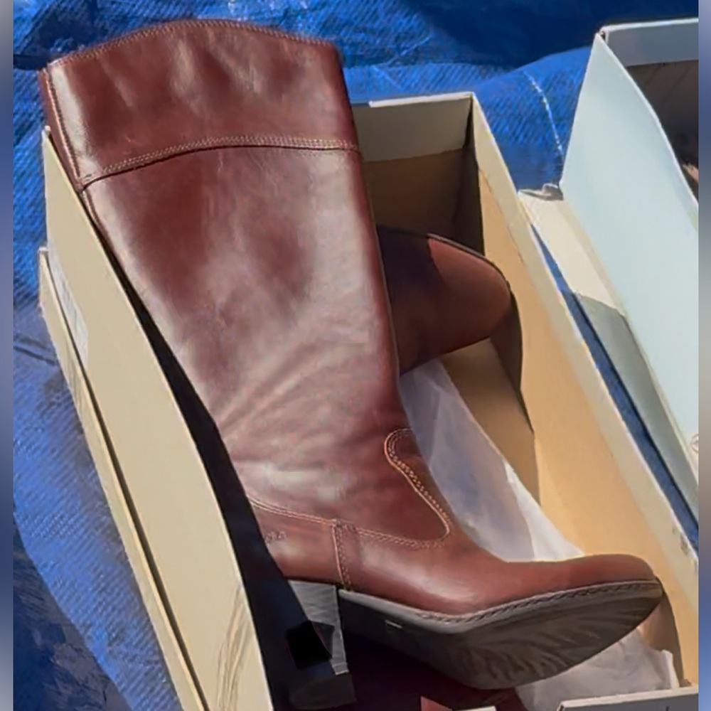 Women's BOC Brown Leather Boots Sz 6
